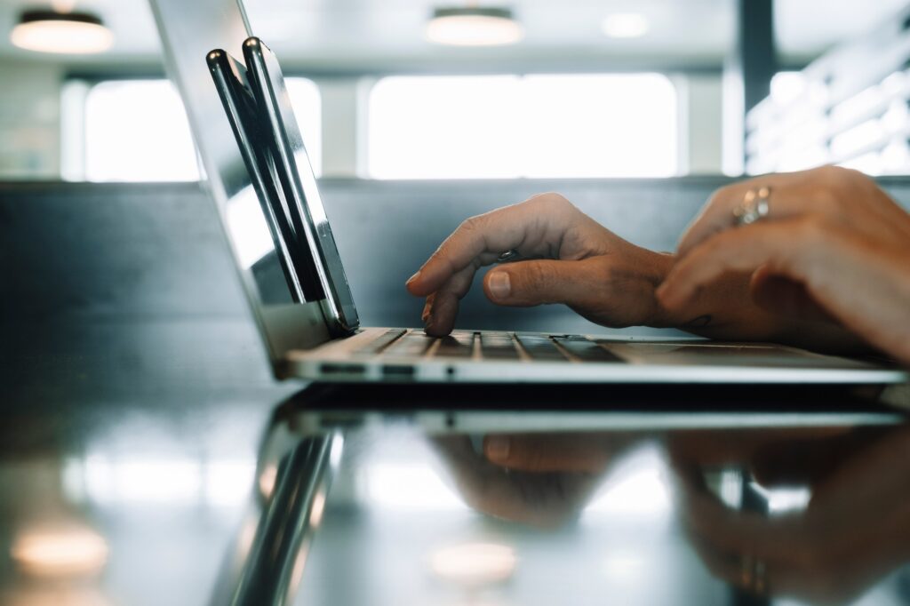 How to Choose the Right Media Buying Consultants for Your Brand image